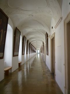 Stift Melk Museumskorridor.JPG